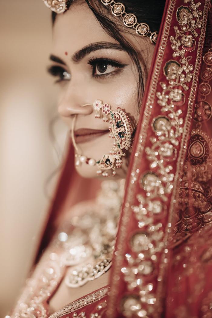 Close-up of a bride wearing a kundan nath and maang tikka, Prayagraj wedding