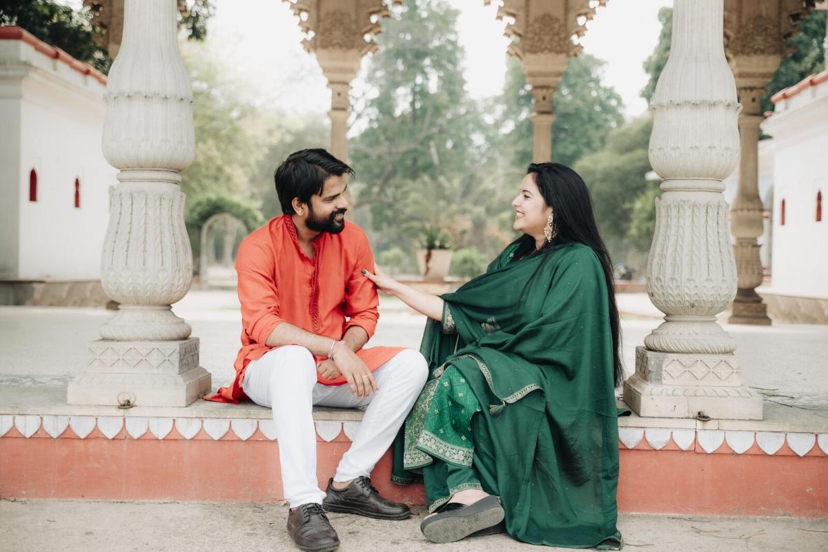Couple at the pillars of a riverside temple, pre-wedding shoot location