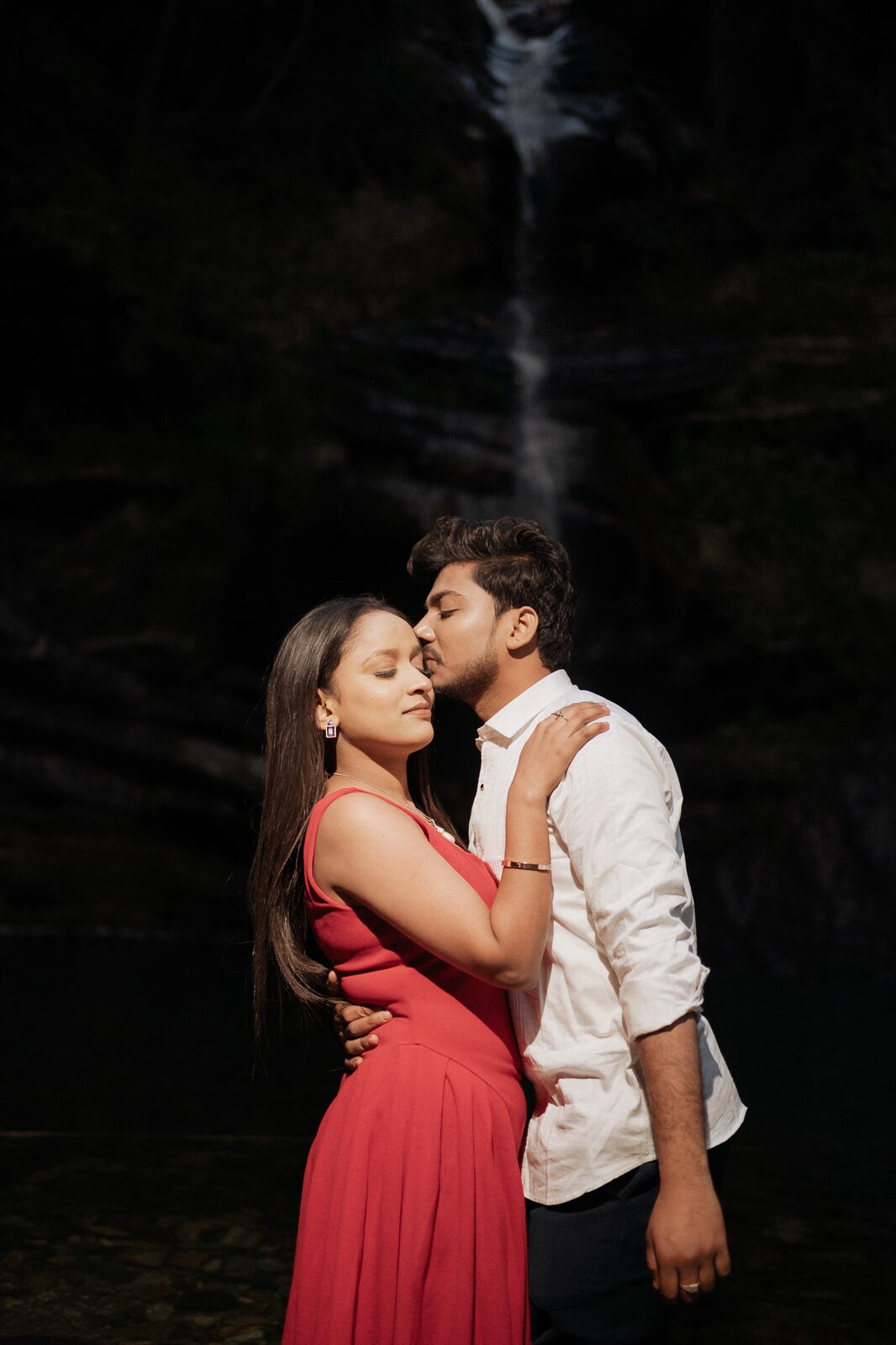 Bhalugaad Waterfall pre-wedding shoot near Mukteshwar — couple in front of the falls