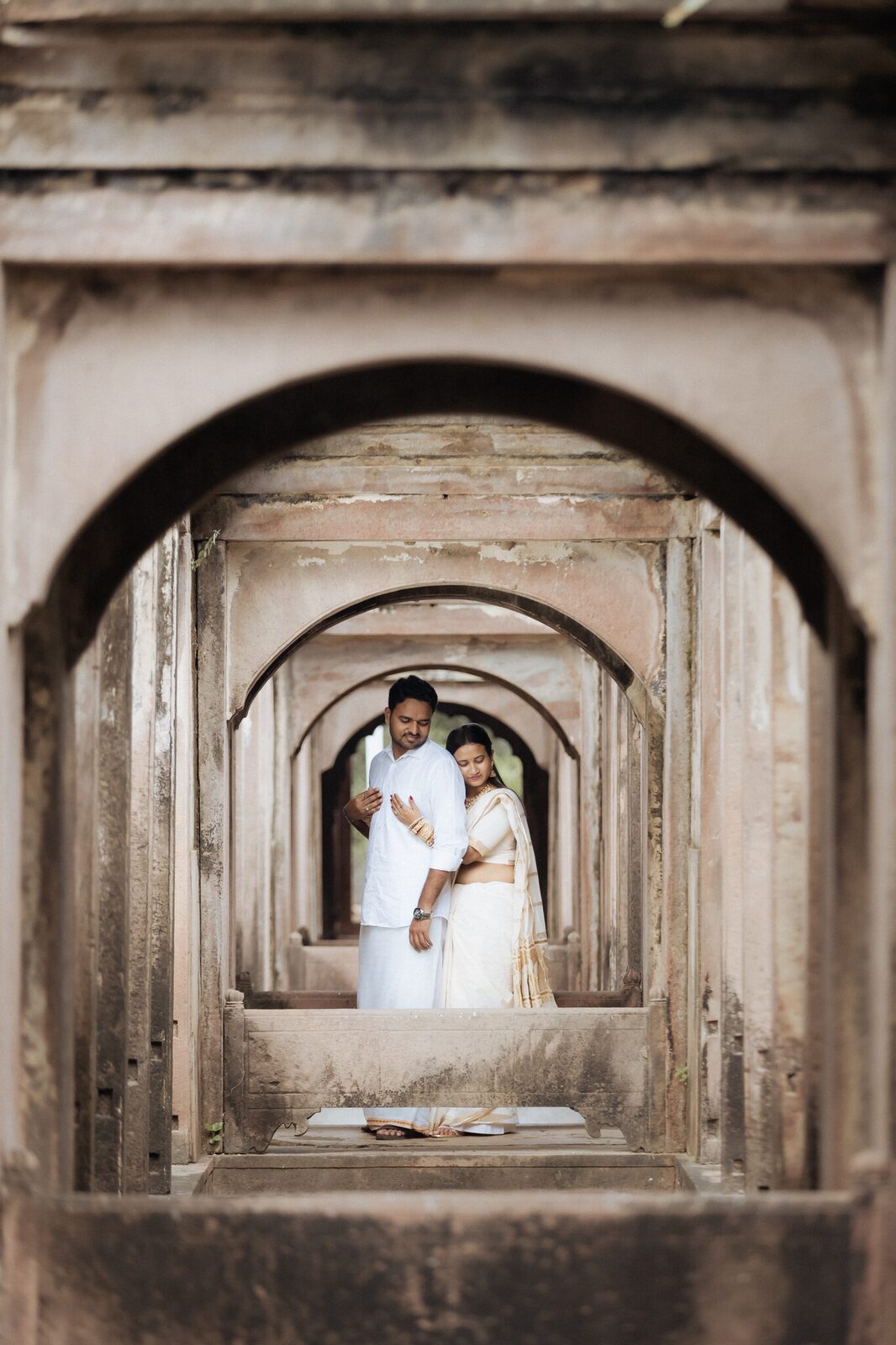 Couple at the far end of the arched corridor at Ganesh Bagh, Chitrakoot