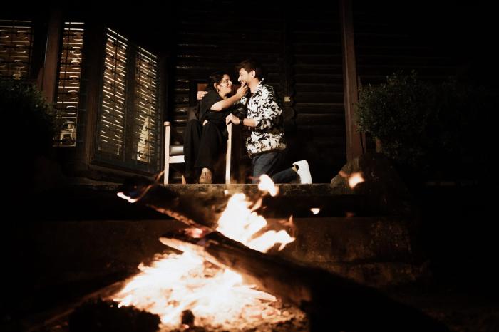 Bonfire night pre-wedding photo outside a log hut at Sattal, Nainital