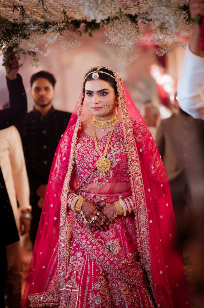 Bride walking in to her ceremony, Allahabad (Prayagraj) wedding photography